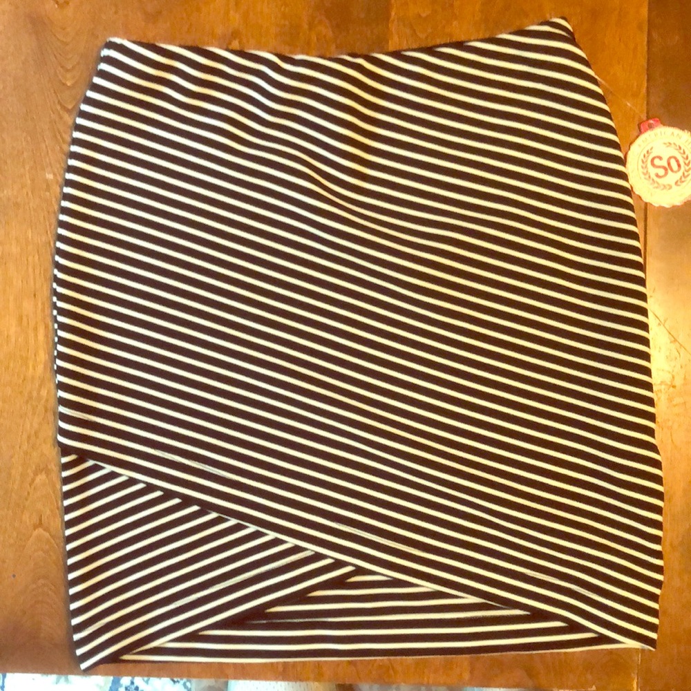 SO cross front skirt, black and white stripe.